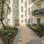4 Personen Altbau Apartment nahe Kurfürstendamm
